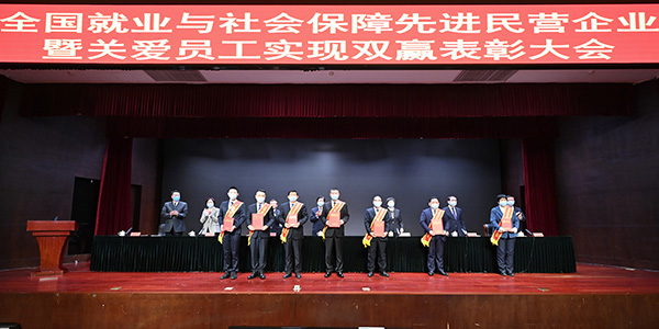 02�£������������������ٻ����¾�ҵ���������Ƚ���Ӫ��ҵ���ƺ���������������.jpg