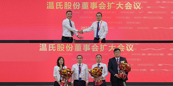 04�£����������������Ľ춭�»��ʮ���ξۻ��ٿ�����������������־��������ѡ��˾�����³���������������Ƹ������������Ϊ��˾�ܲ�-1.jpg